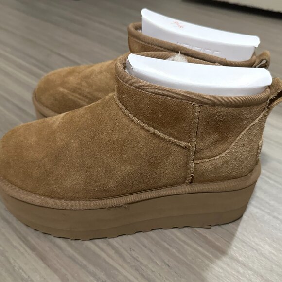 LIKE NEW UGG classic ultra mini platform - Picture 1 of 7